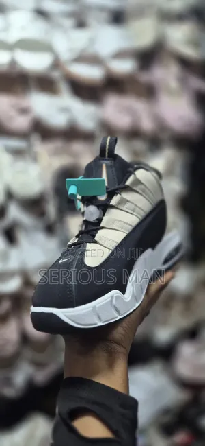 Nike Air Max Penny 1 Basketball Sneaker