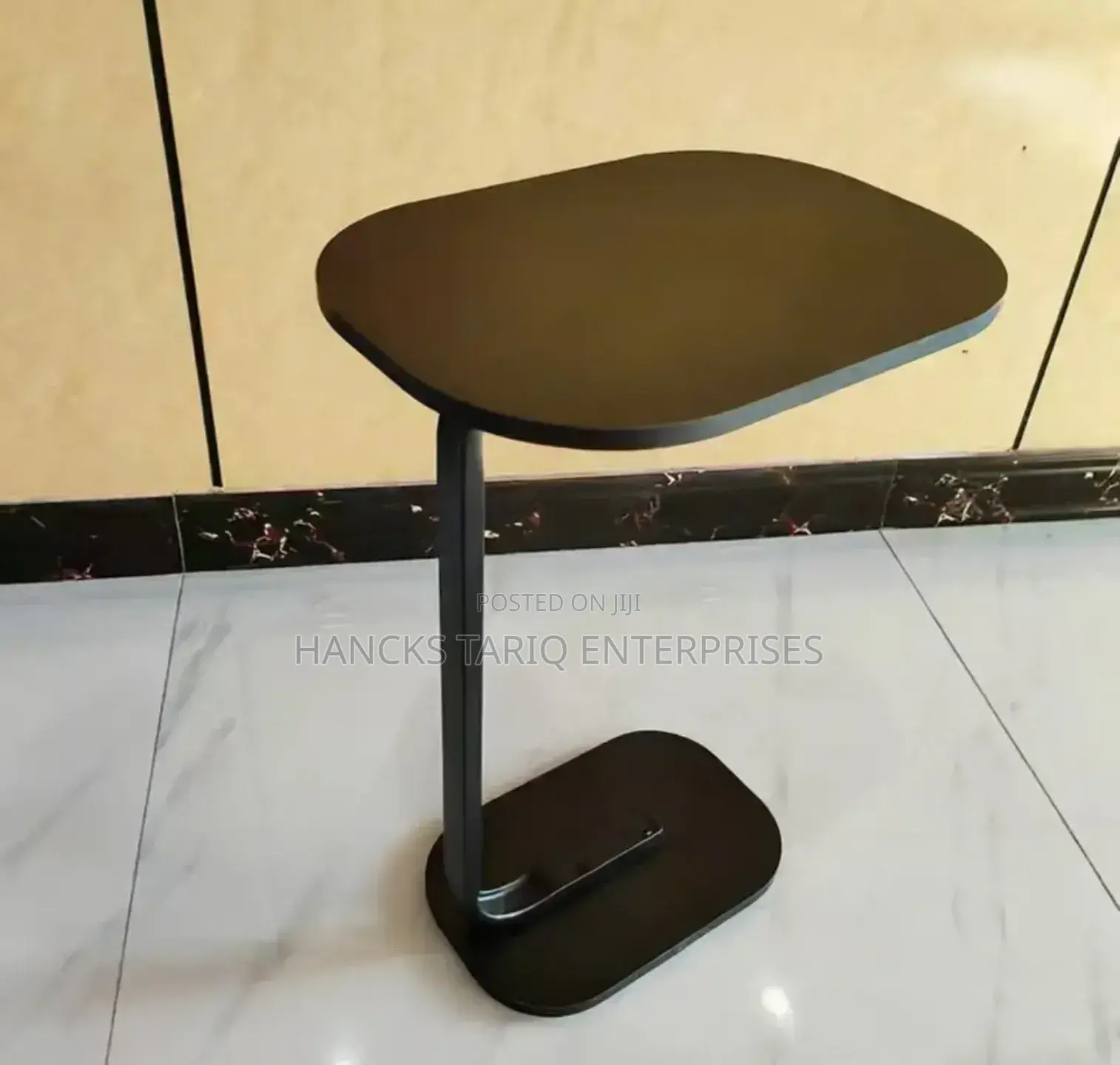 Minimalist C-Shaped Side Table – Compact Laptop Coffee Stand