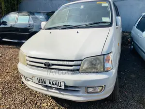 Toyota Noah 2001