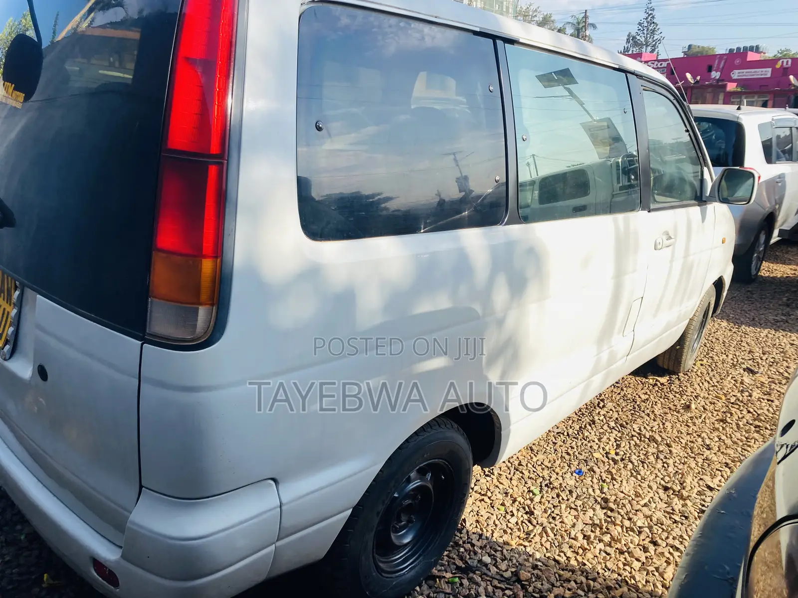 Toyota Noah 2001