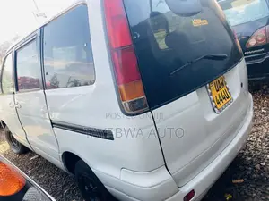 Toyota Noah 2001