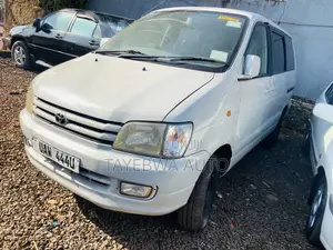 Toyota Noah 2001