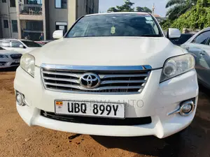 Toyota Vanguard 2010 White