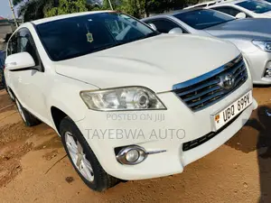 Toyota Vanguard 2010 White