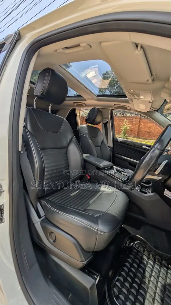 Mercedes-Benz GLE-Class 2018 White