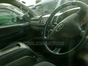 Toyota HiAce 2011 Black