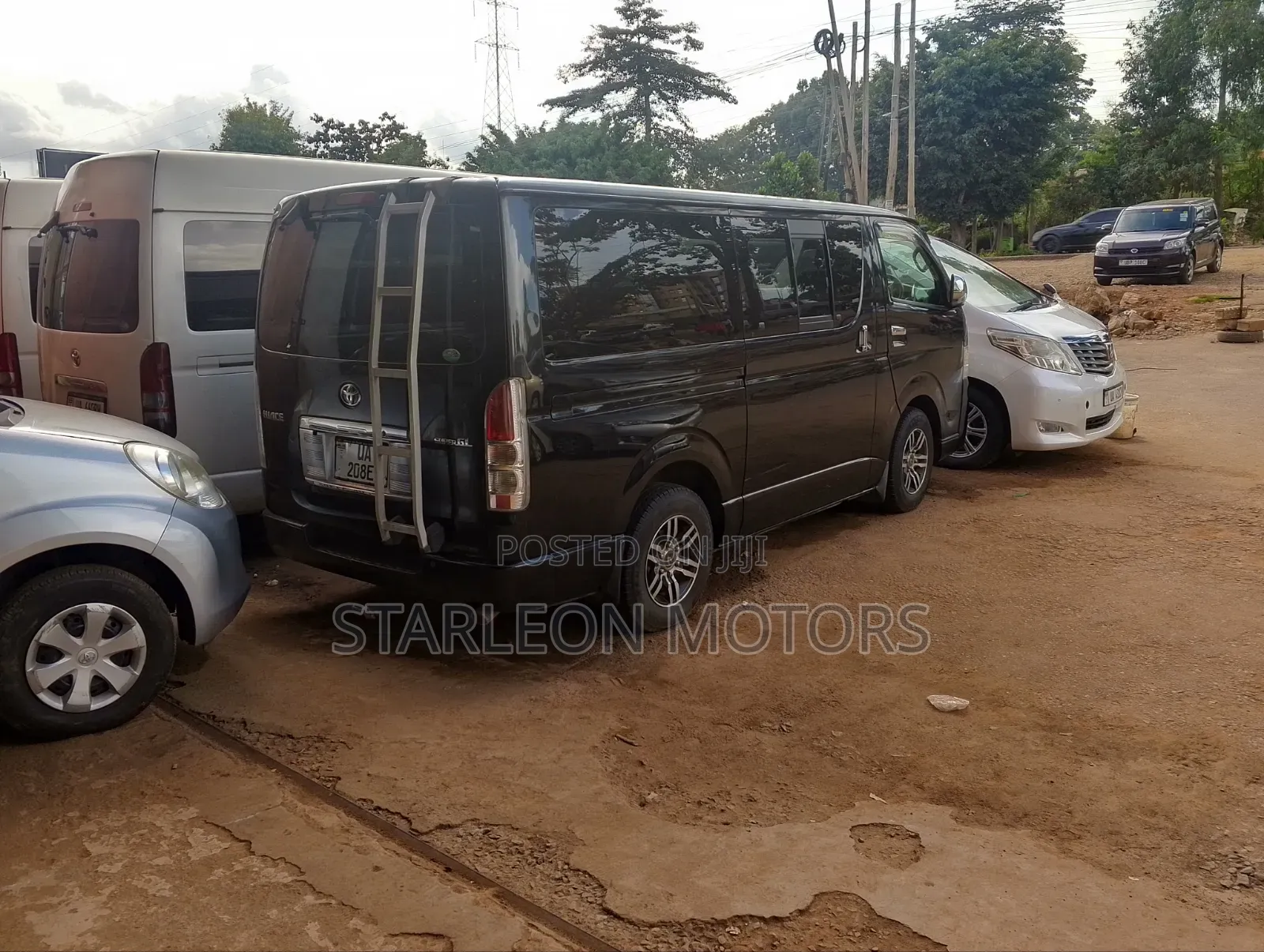 Toyota HiAce 2011 Black