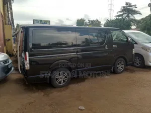 Toyota HiAce 2011 Black