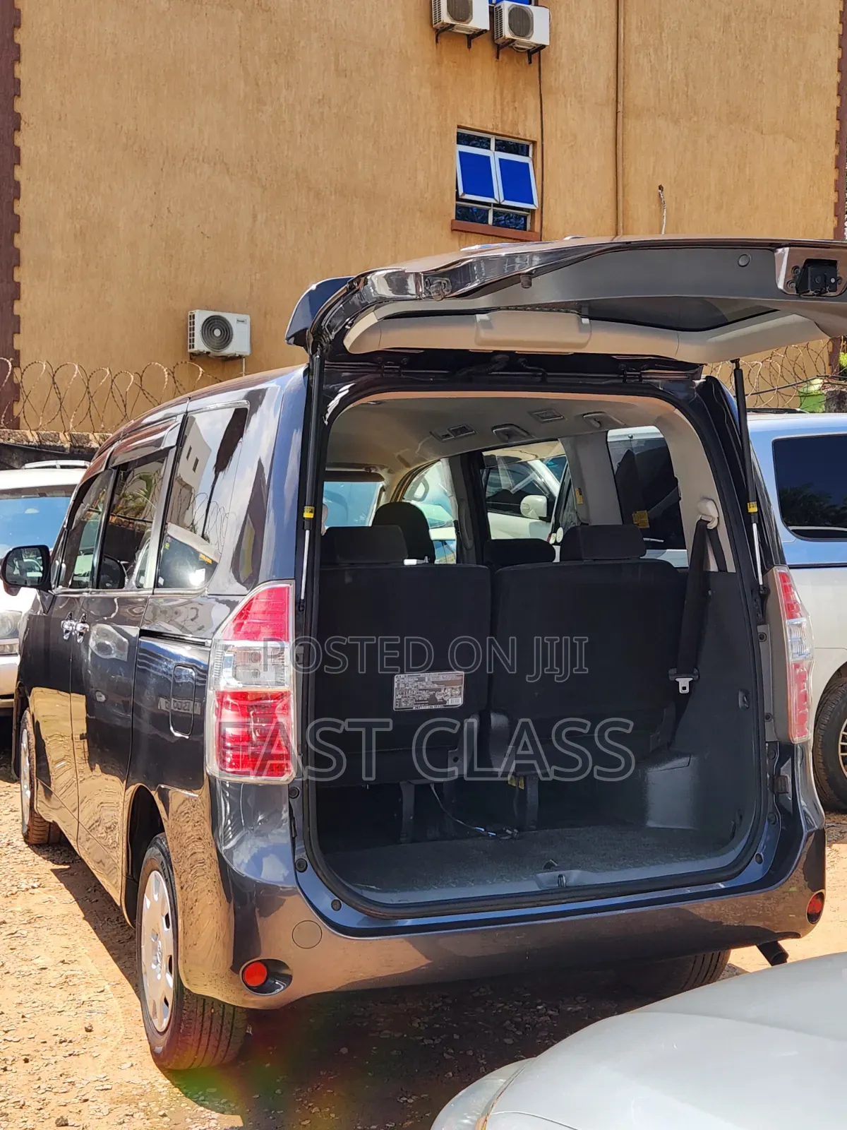 Toyota Noah 2010 Gray