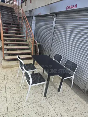 Combo Set Dining Plastic Table and Chairs Plastic Table and Chairs