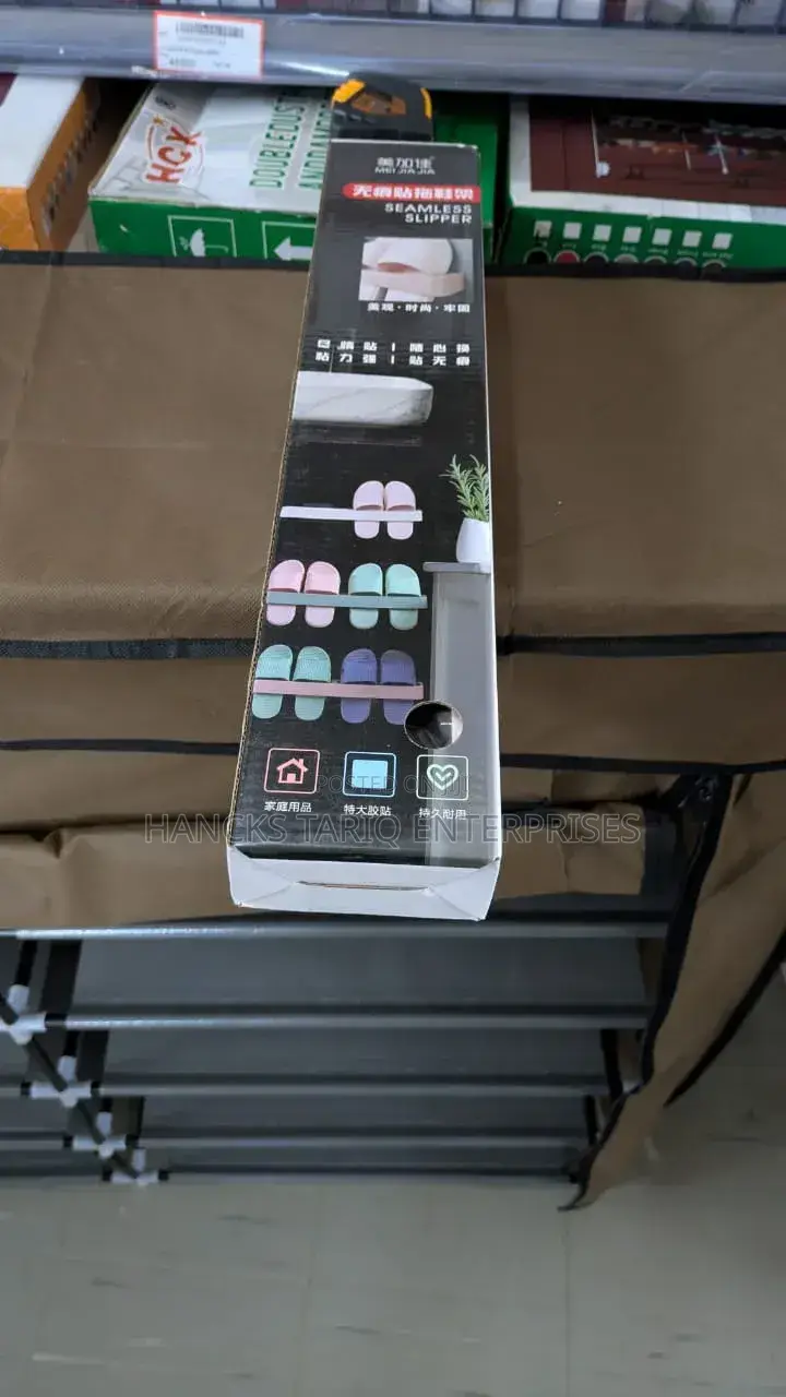 Wall-Mounted Seamless Slipper Rack