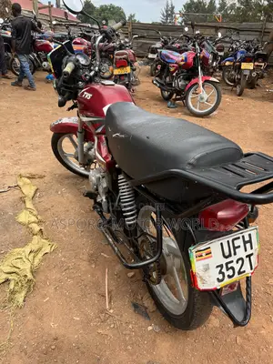 TVS HLX 125 2022 Red