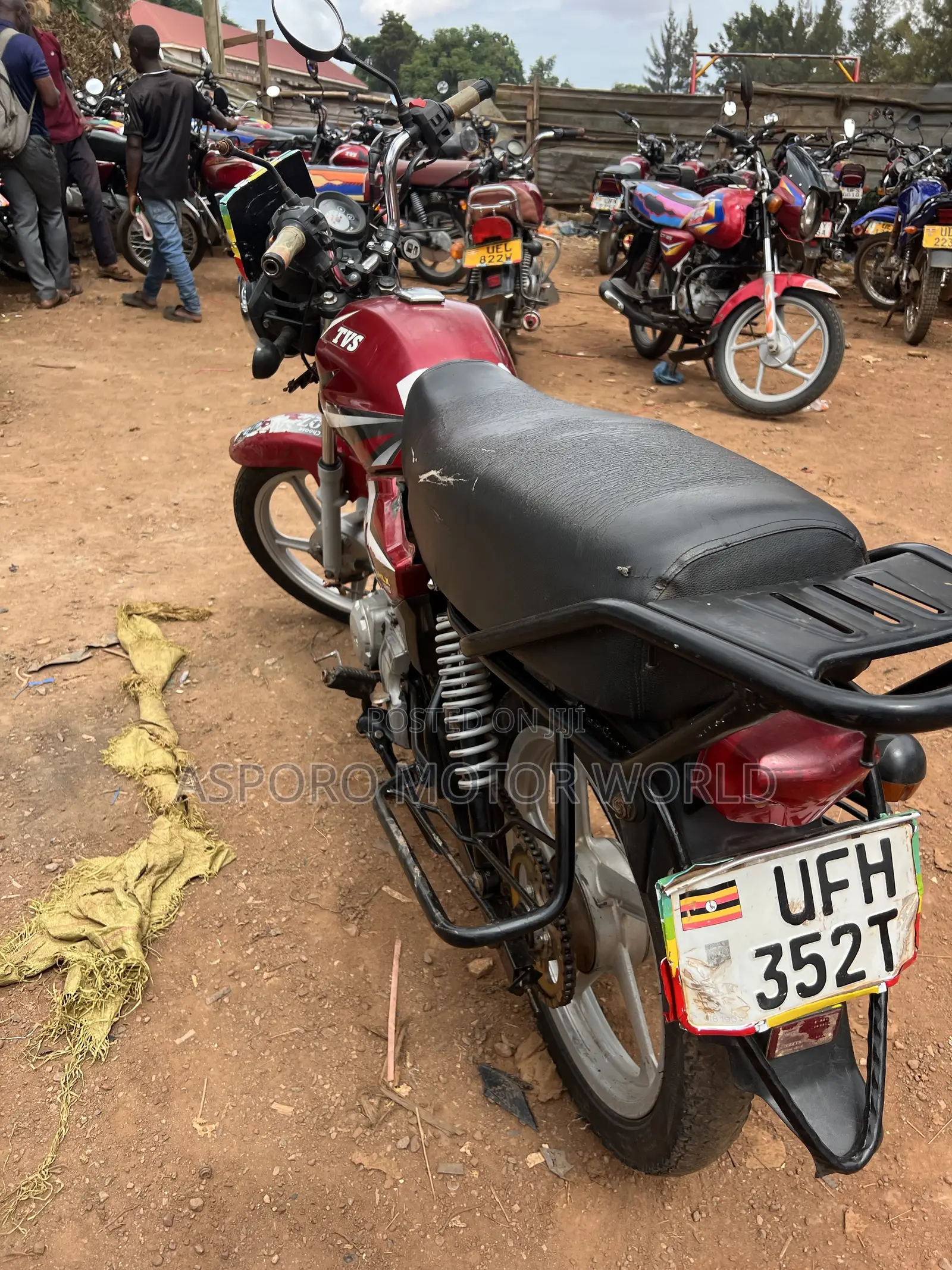 TVS HLX 125 2022 Red