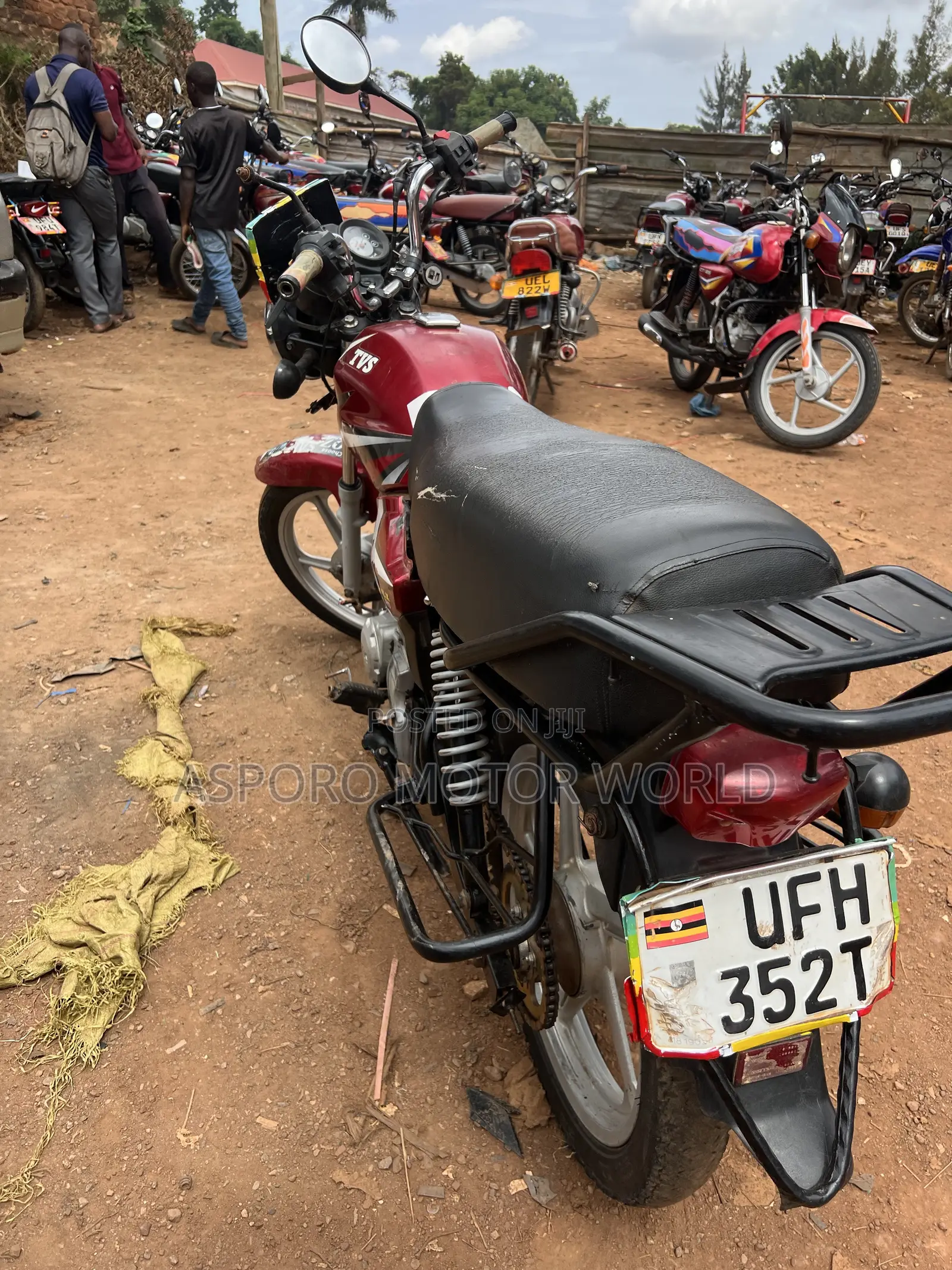 TVS HLX 125 2022 Red