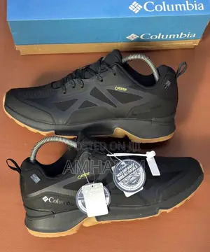 Classic Columbia Gore-Tex Hiking Gum Sole Waterproof Sneakers in Stock