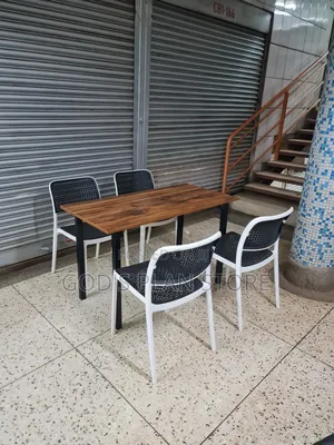 Genius Wooden Foldable Table and Meshed Back Plastic Restaurant Chairs