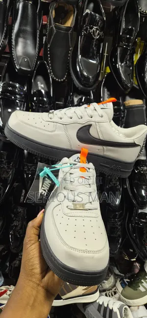 Nike Air Force 1 '07 Lv8,