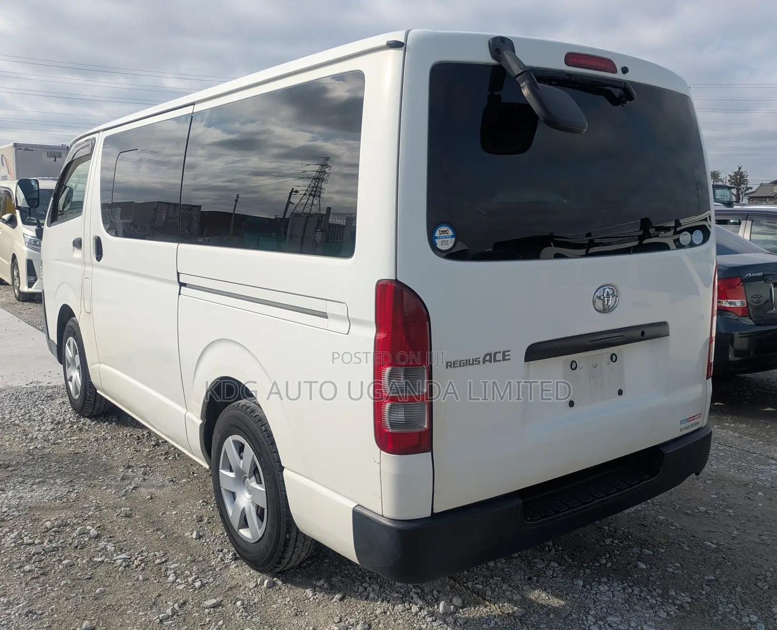 Toyota Regius 2014 White