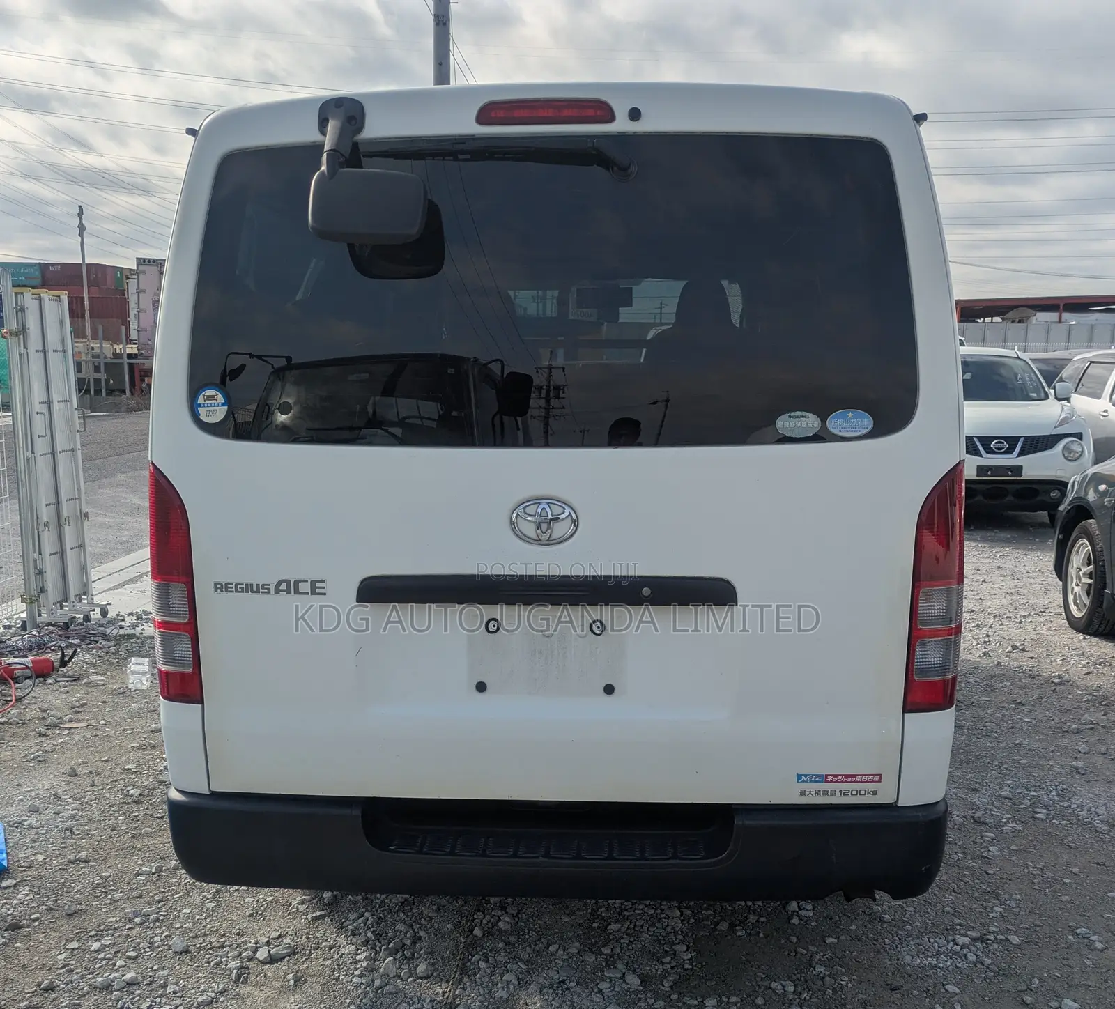 Toyota Regius 2014 White