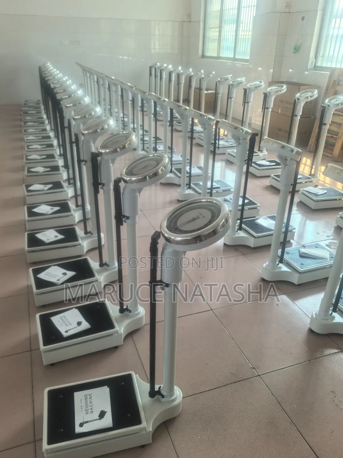 A High Quality Analog Weighing Scale With A Height Meter