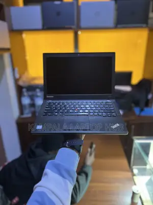 Laptop Lenovo ThinkPad X260 8GB Intel Core i5 HDD+SSD 500GB