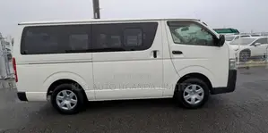 Toyota HiAce 2014 White