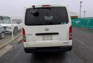 Toyota HiAce 2014 White
