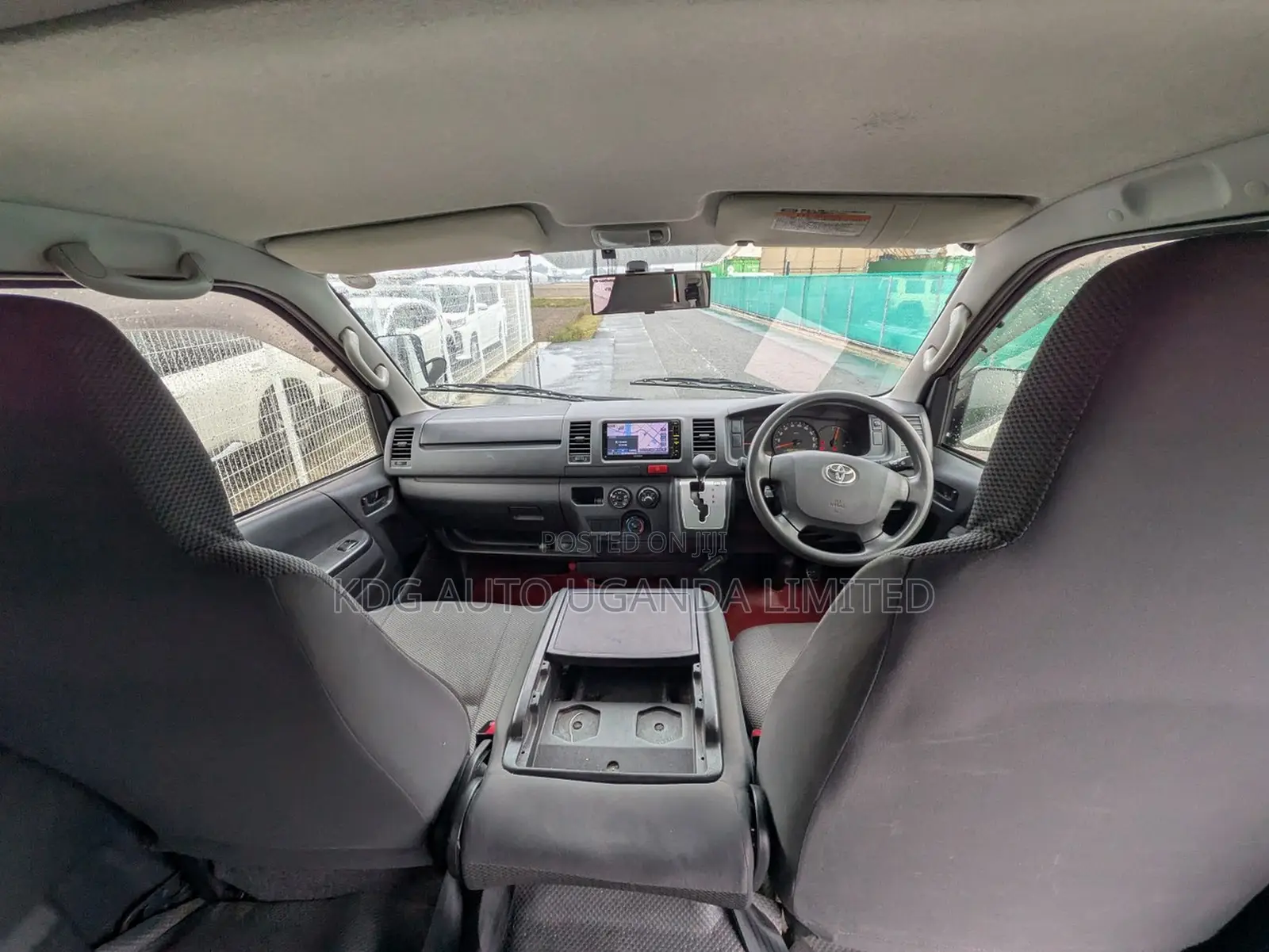 Toyota HiAce 2014 White