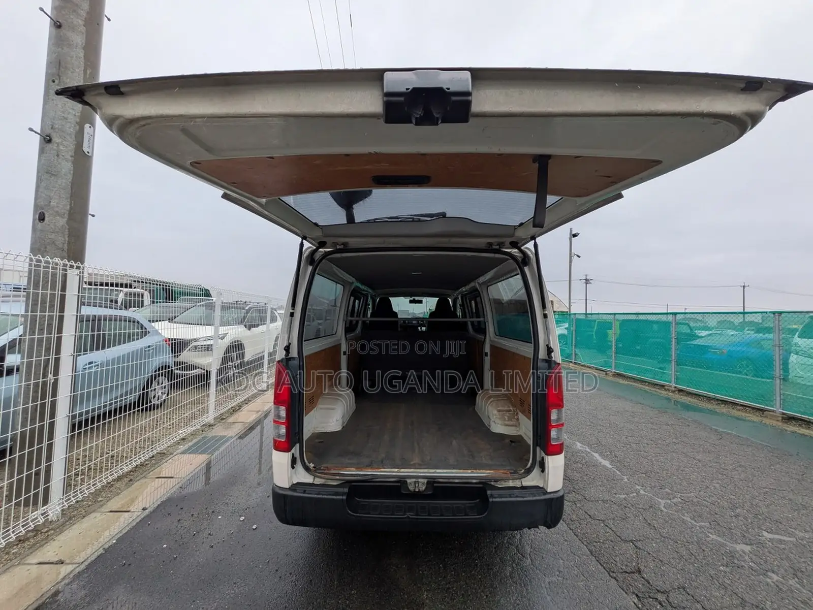 Toyota HiAce 2014 White