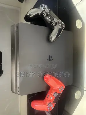Play Station 4 Slim