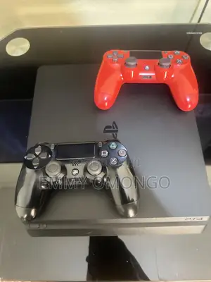 Play Station 4 Slim
