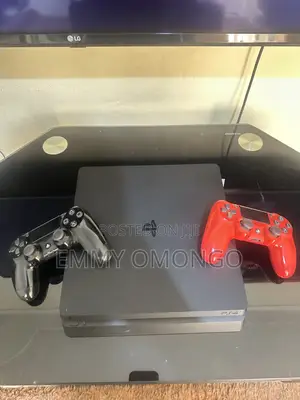 Play Station 4 Slim