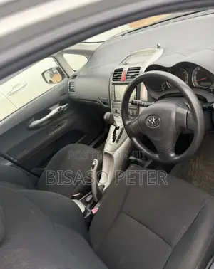 Toyota Auris 2010 Silver