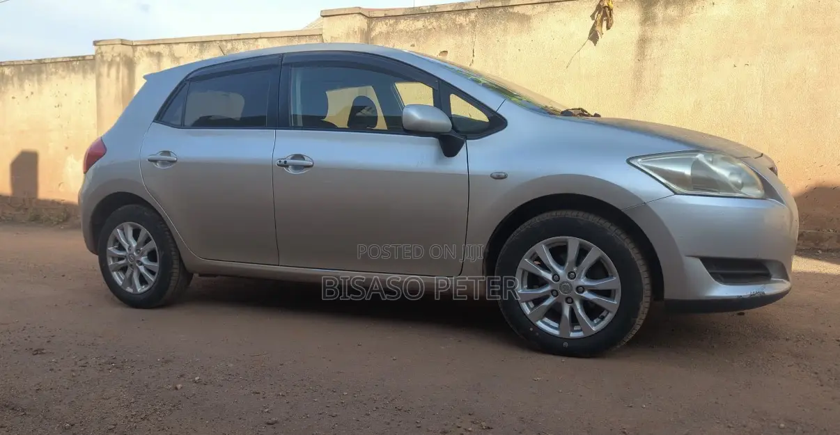 Toyota Auris 2010 Silver