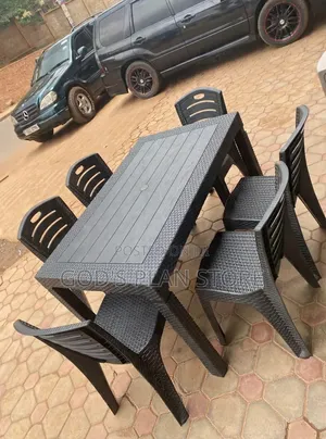Imported Plastic Table and Chairs Plastic Table and Chairs for Bars