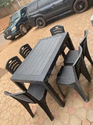 Imported Plastic Table and Chairs Plastic Table and Chairs for Bars
