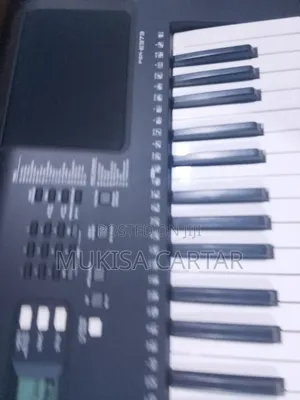 PSR 373 Yamaha Keyboard