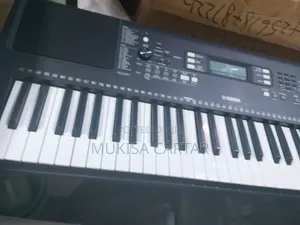PSR 373 Yamaha Keyboard