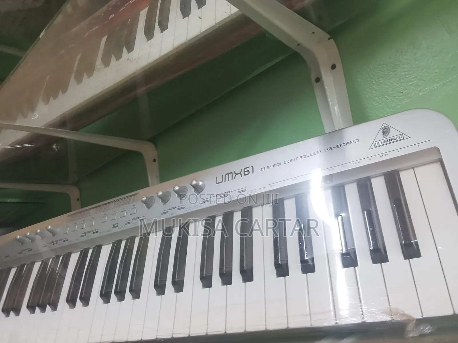 Umx61 Behringer61 Mid