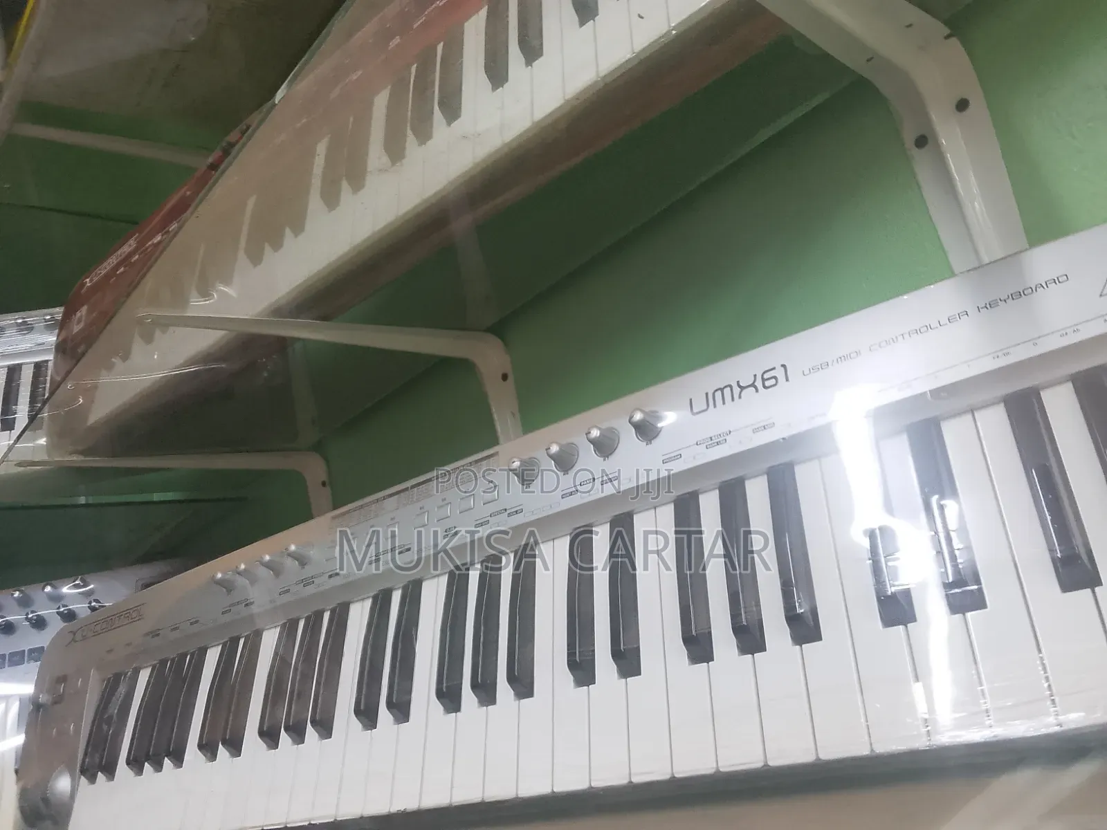 Umx61 Behringer61 Mid