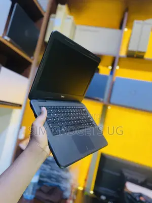 Laptop Dell Latitude 3301 4GB Intel Core i3 SSD 128GB