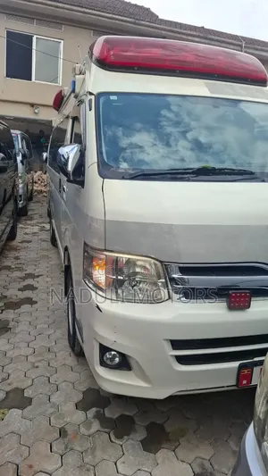 Toyota HiAce 2010 White