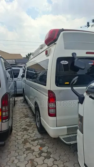 Toyota HiAce 2010 White