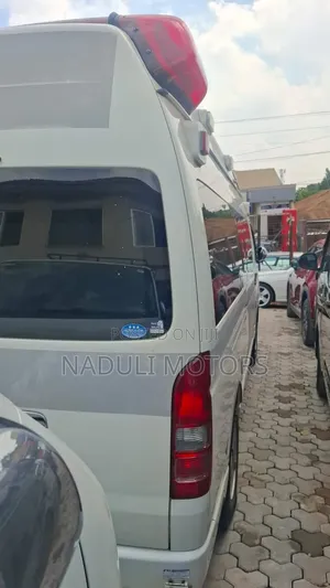 Toyota HiAce 2010 White