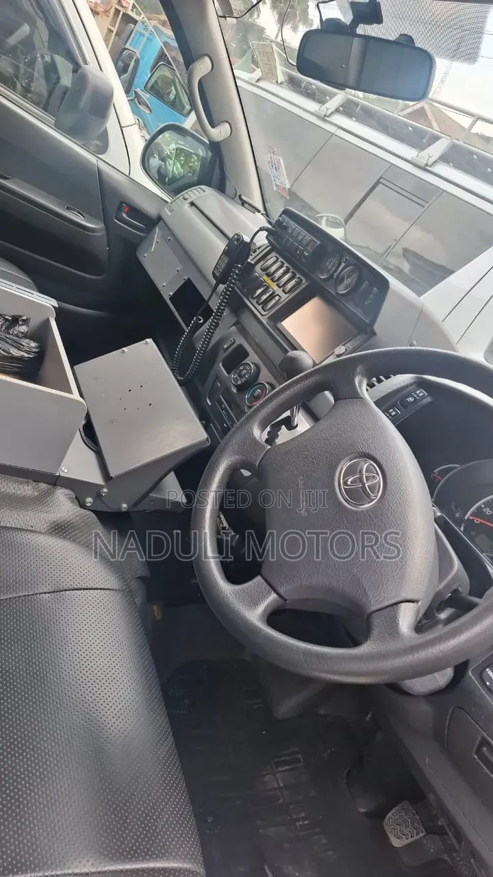 Toyota HiAce 2010 White