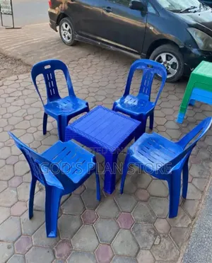Hotels /Bars/Restaurant Plastic Chairs and Table Set