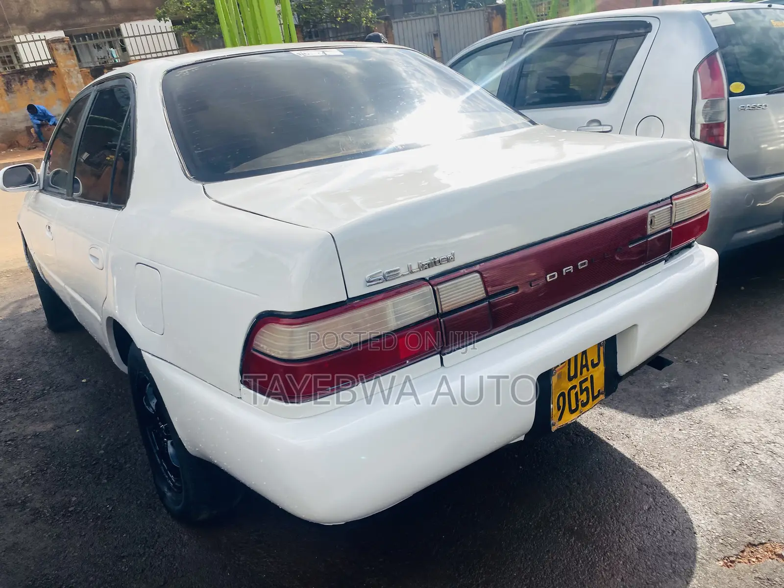 Toyota Corolla 1998 White