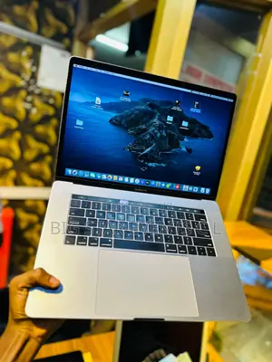 Laptop Apple MacBook Pro 2017 8GB Intel Core i7 SSD 512GB
