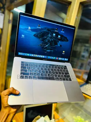 Laptop Apple MacBook Pro 2017 8GB Intel Core i7 SSD 512GB