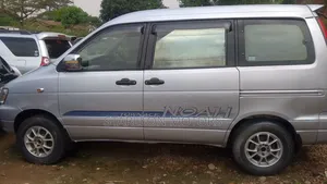 Toyota Noah 2.0 FWD (8 Seater) 2001 Silver
